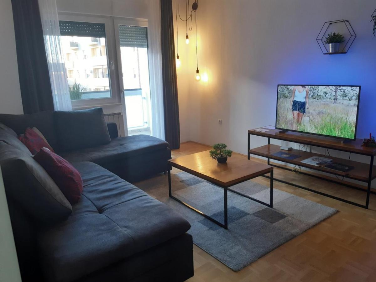Apartment For5