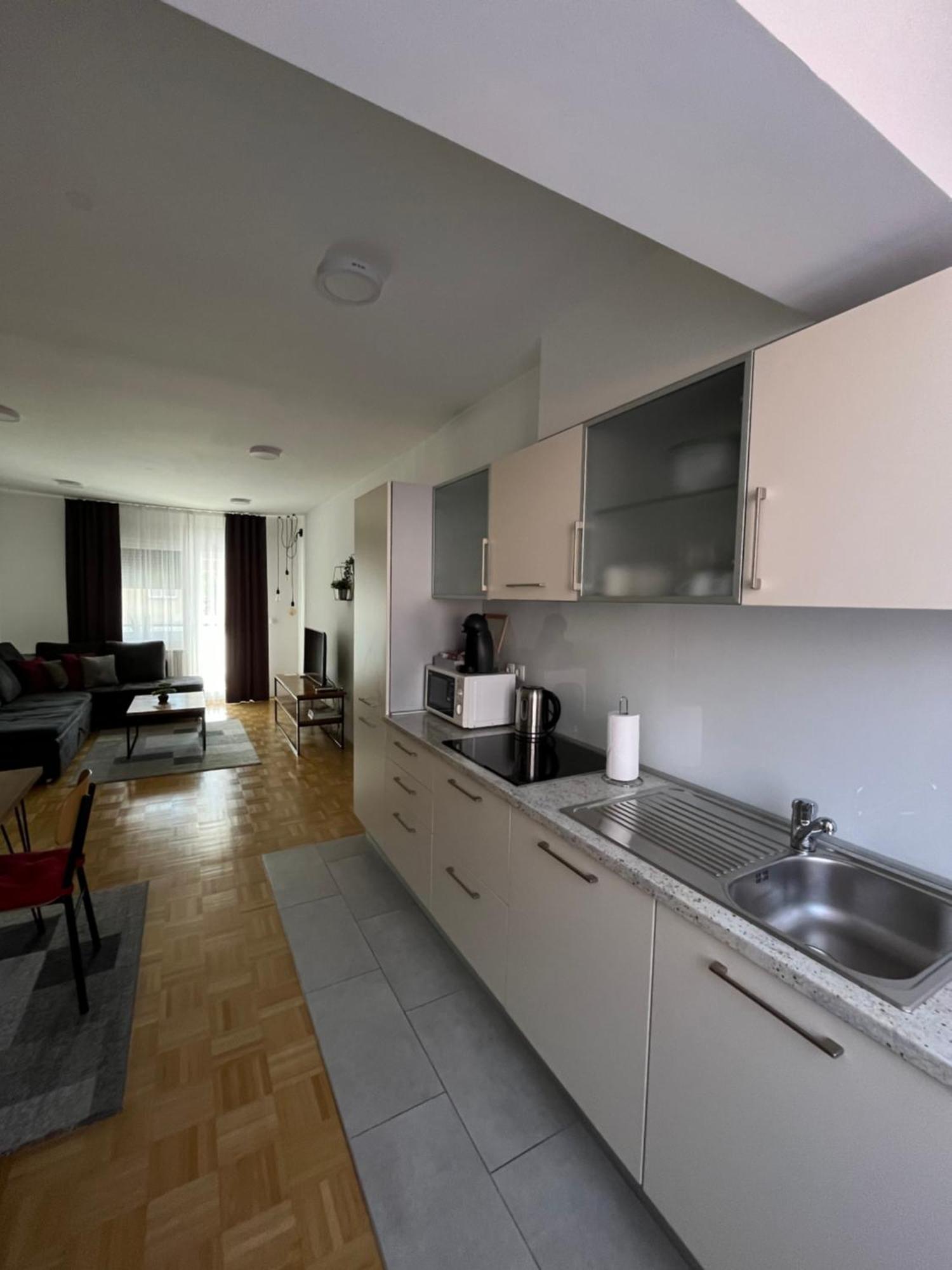 For5 Apartment *