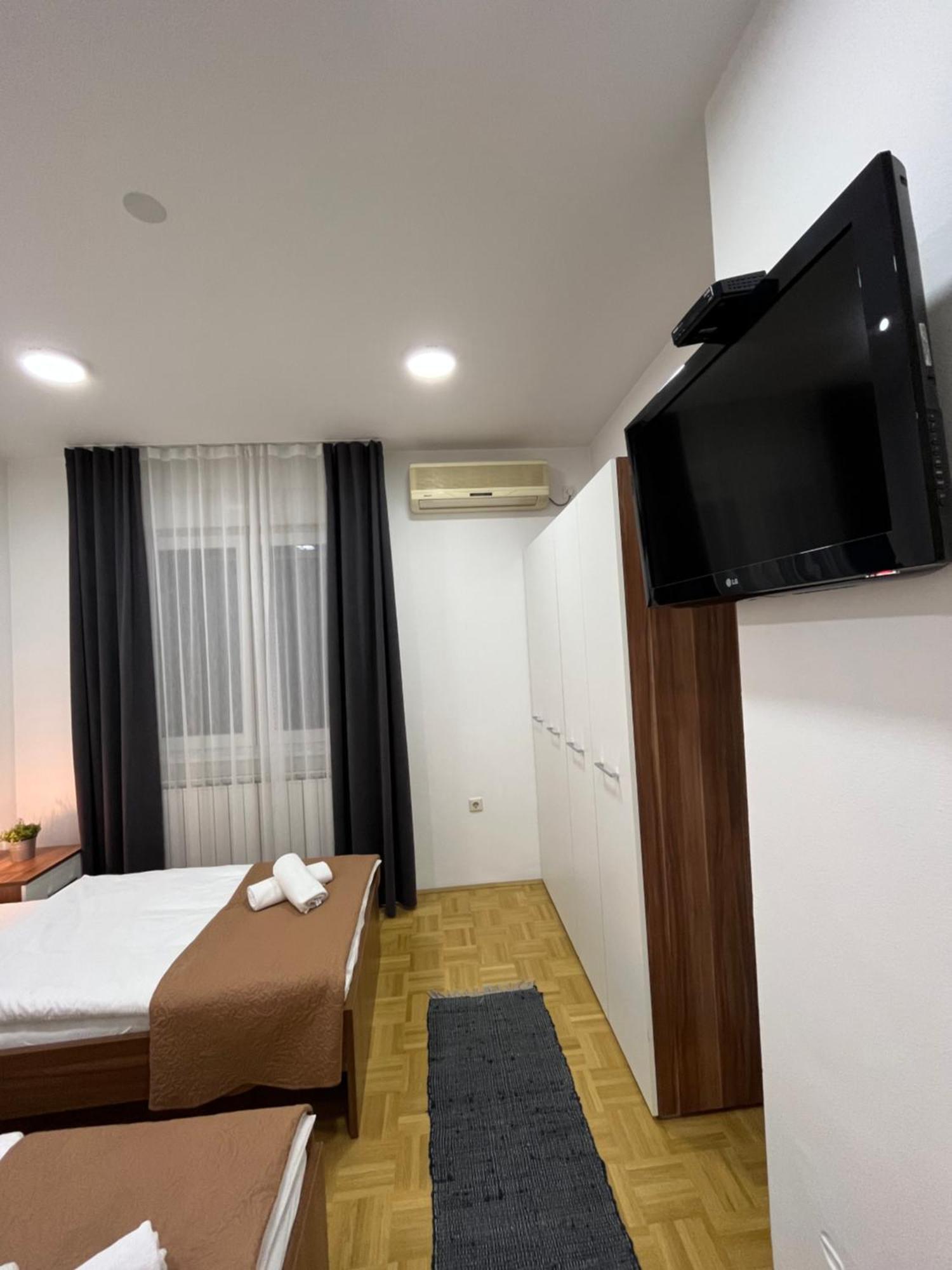Apartment For5 *