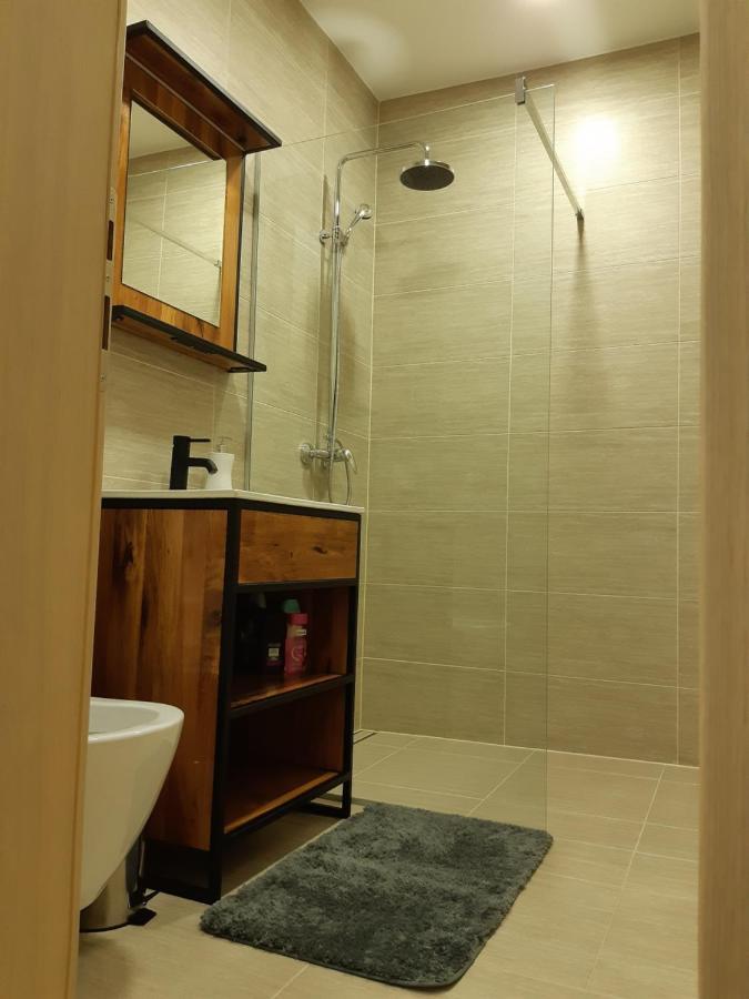 Apartment For5 *